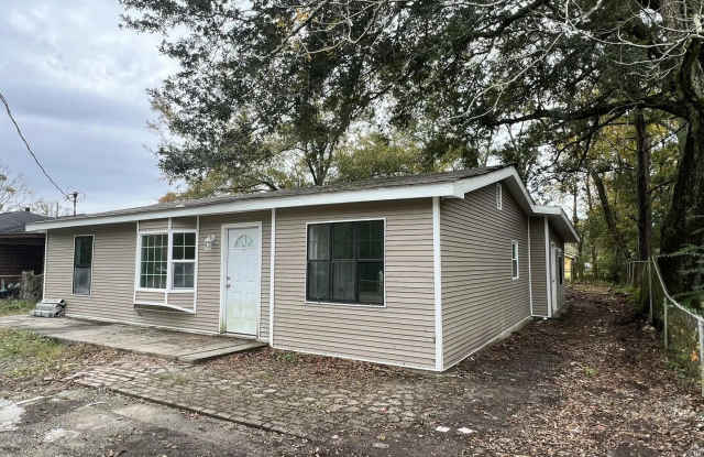 Spacious 5BR House in Moss Point --Lease with Option to buy photos photos