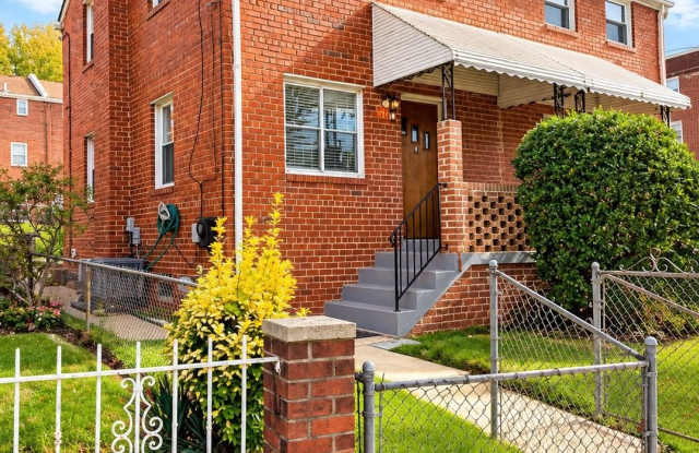 374 CHAPLIN Street SE Gallery 1