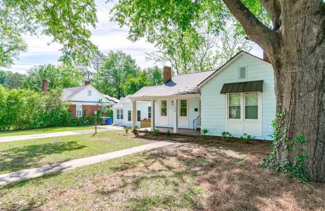 PRE-LEASING FOR SCHOOL YEAR 2027-2028 Spacious and homey home in the heart of Rosewood Gallery 3