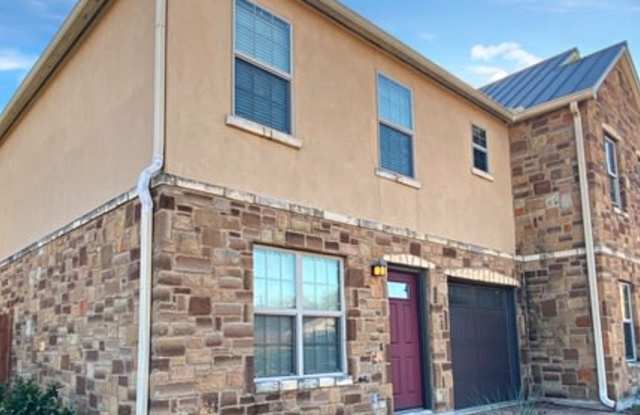 1103 PANIOLO DR - 1103 Paniolo Dr, Boerne, TX 78006