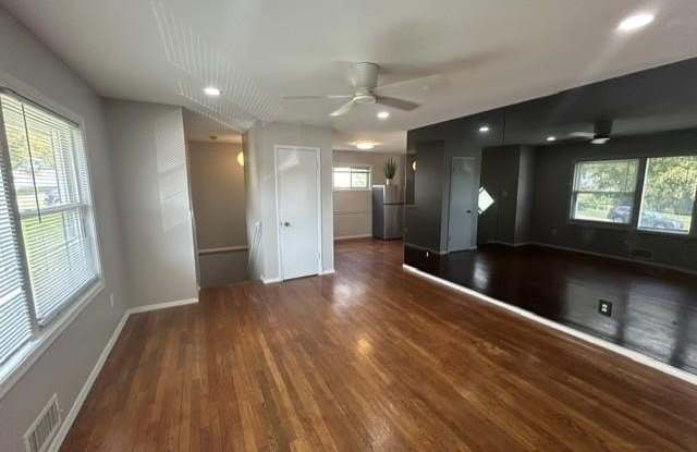 328 W EDMONSTON DR Gallery 3