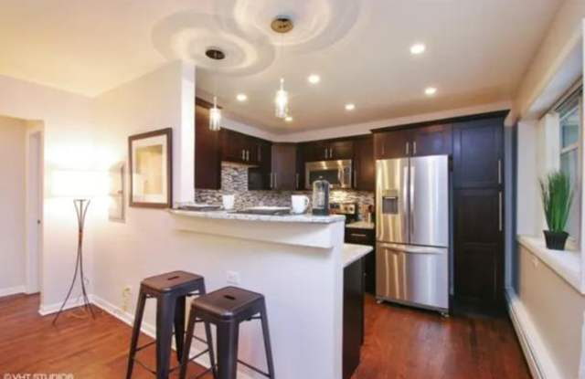 4258 N Greenview Ave photos photos