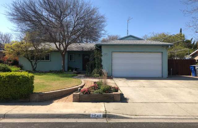 $2,295 Fowler  Shaw, Gorgeous 3 Bedroom home - Stanford Ave, Clovis photos photos