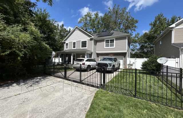 912 Hullview Ave photos photos