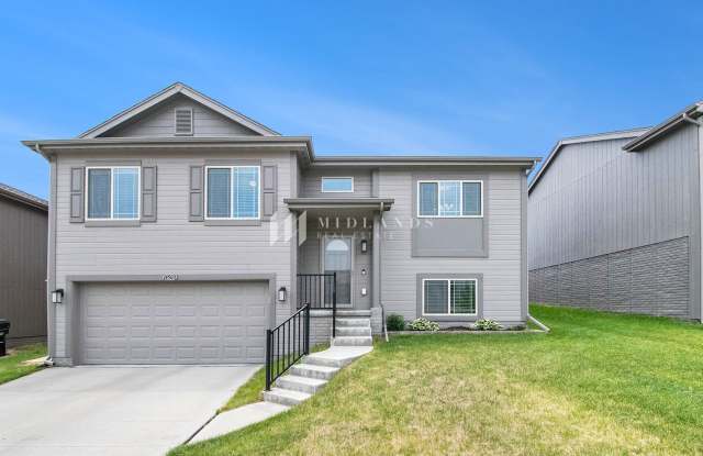 Bennington Split Entry! photos photos