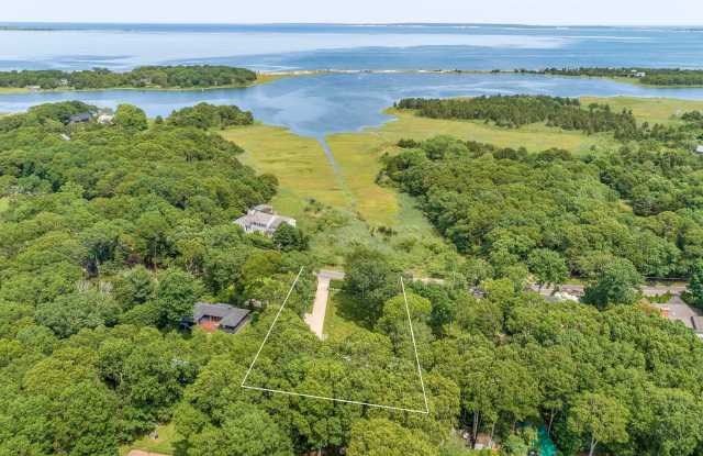 1039 Springs Fireplace Road Gallery 4