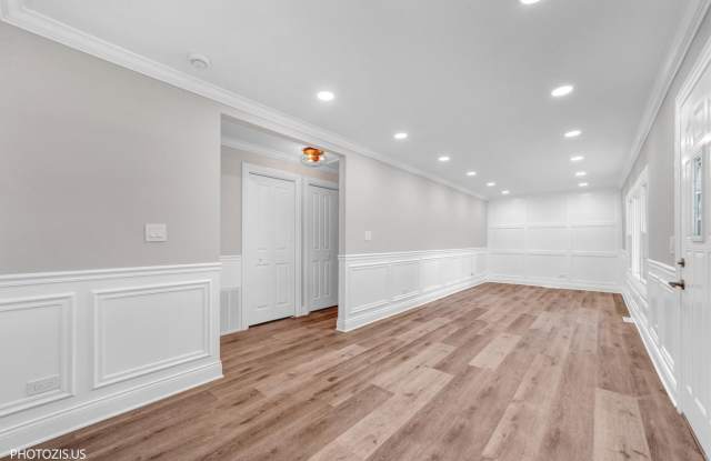 28069 N Lake Drive Gallery 4