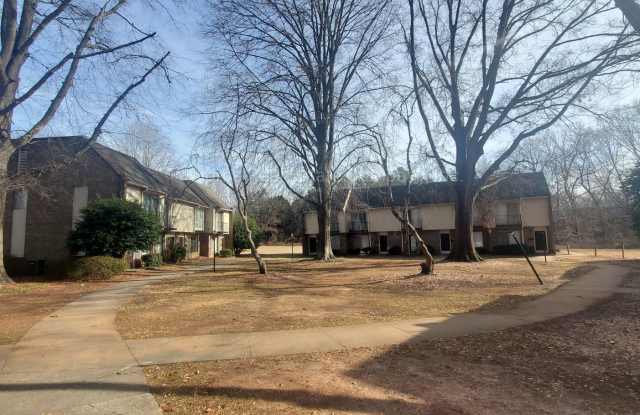 Brookglen Apartments | 1441 Brookwood Drive Apt B - 1441 Brookwood Drive, Winston-Salem, NC 27106