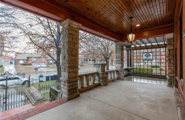 425 Gladstone Boulevard Gallery 4