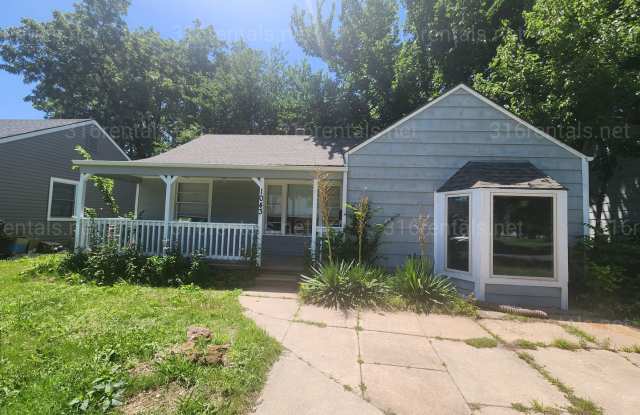 $1,050 - 3 bedroom / 1 bathroom - Single Family Home photos photos