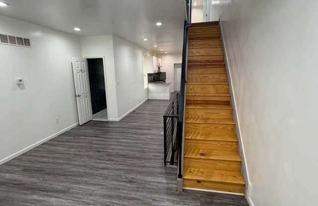 137 N Lindenwood St Gallery 1