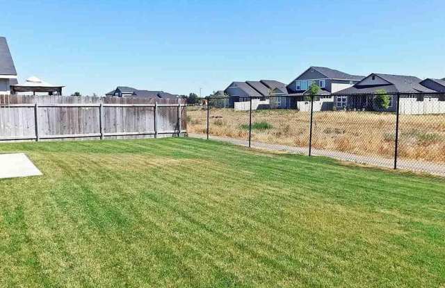 Adorable 3 bed 2 bath home in Meridian just off Locust Grove and Amity Gallery 4