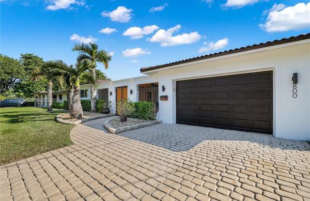 800 SE 3rd Ter photos photos