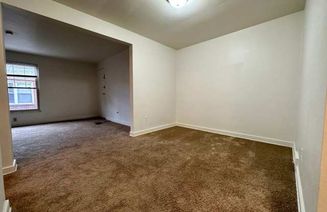 Bright Two Bedroom Apartment with a Spacious Layout! Located in Edgewood - Short Commute to Downtown! Gallery 4
