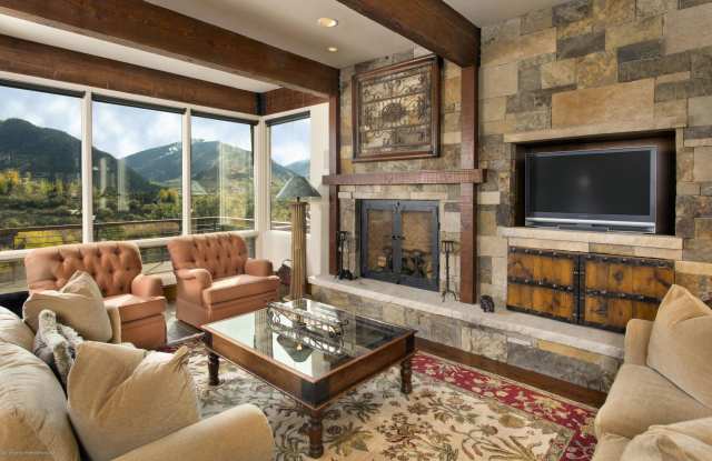 185 Nighthawk Drive Gallery 2