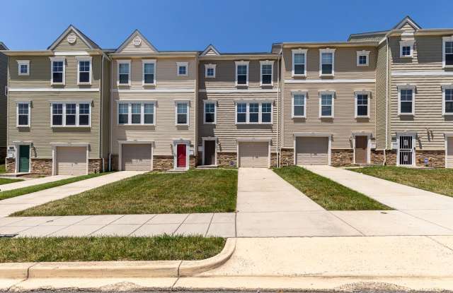 Luxurious 3 Bedroom plus Den Available in Congress Heights Gallery 3
