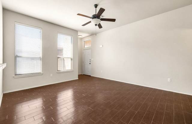 AVAILABLE NOW! Nice 3 Bedroom Duplex in New Braunfels, TX! Gallery 4
