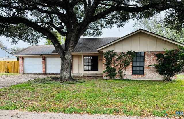 106 Sagemont Avenue - 106 Sagemont Avenue, Victoria, TX 77904