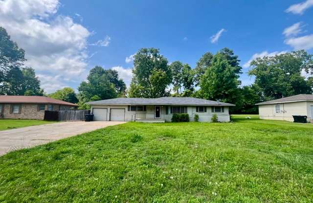 Tour Today! 3 Bedroom 2 Bath Single Family Home in Longview! photos photos