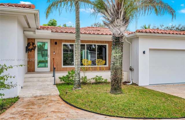 1080 NE 104th St photos photos