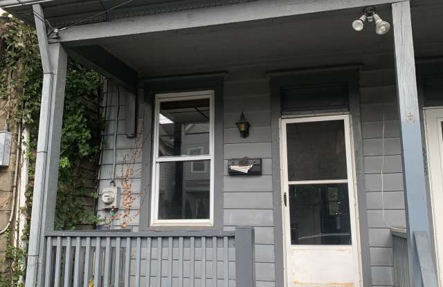 3028-3030 Merwyn Avenue - 3030 (left) photos photos