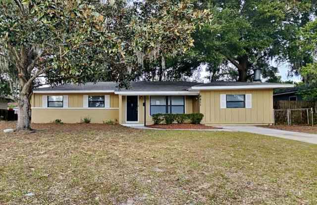 8411 North Lostara Avenue - 8411 North Lostara Avenue, Jacksonville, FL 32211