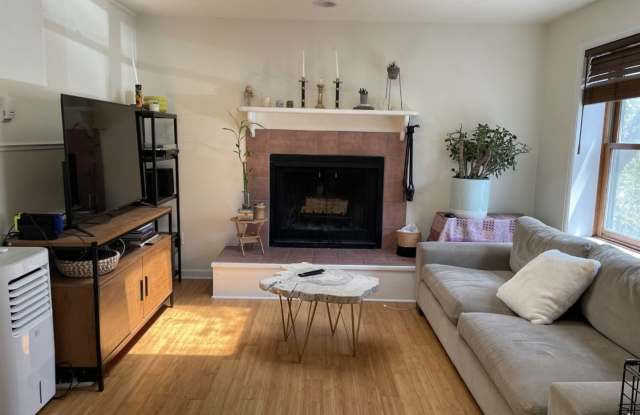 Fabulous location, unique Two Bedroom with updates! (Pearl) photos photos