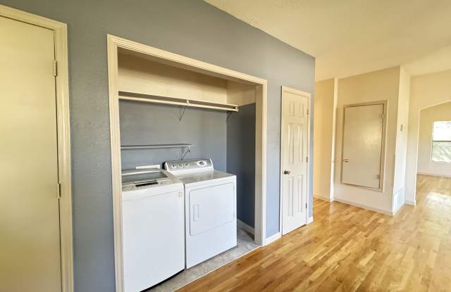709 E Elmira St Gallery 2
