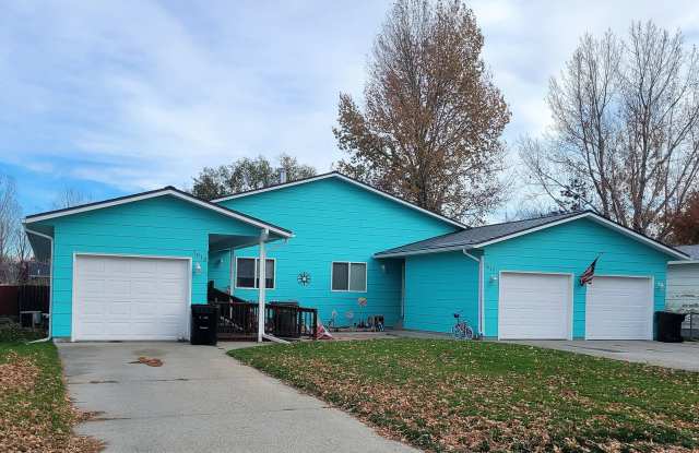 Heights 4 Bedroom Duplex w/ Garage & Fenced Yard photos photos