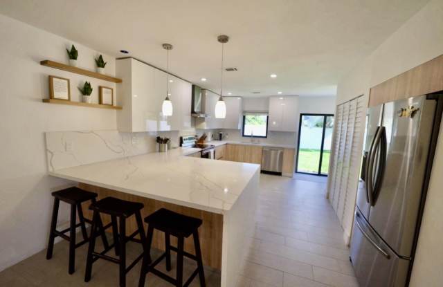 871 NE 27th Avenue - 871 Northeast 27th Avenue, Pompano Beach, FL 33062 871 NE 27th Avenue - 871 Northeast 27th Avenue, Pompano Beach, FL 33062