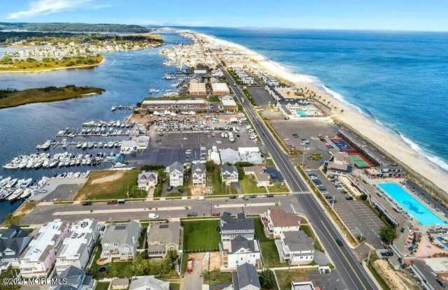 5 Island View Way - 5 Island View Way, Sea Bright, NJ 07760