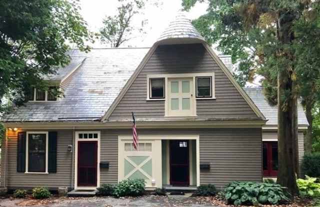 448 Gibbs Avenue - 448 Gibbs Avenue, Newport, RI 02840