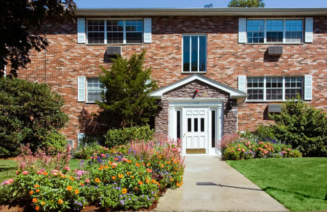 Ridgecrest Village Gallery 4