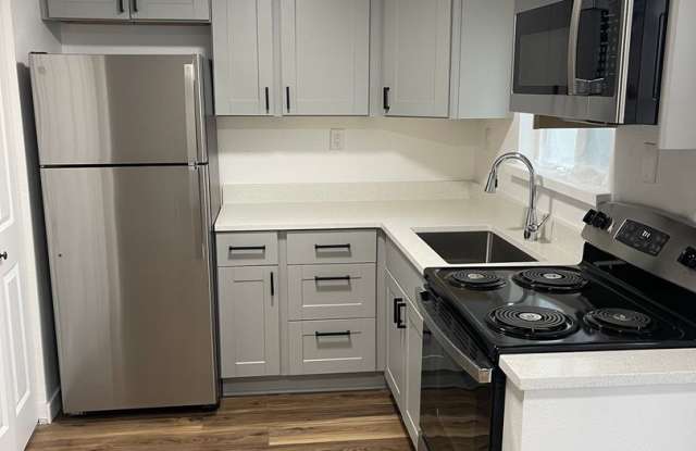 R2212 - Pinewood Apartments photos photos