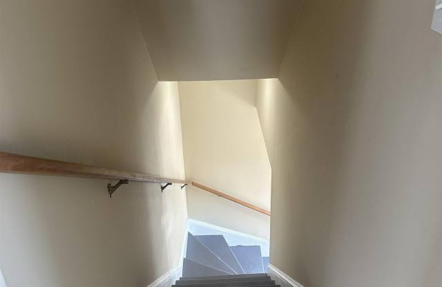 9 N Rosborough Ave Gallery 2