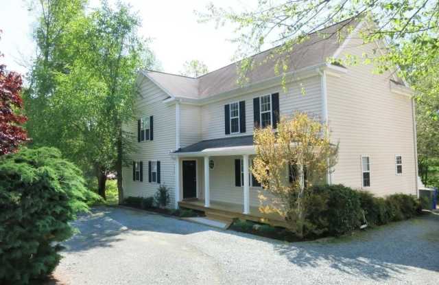 303 W Poplar Avenue - 303 West Poplar Avenue, Carrboro, NC 27510