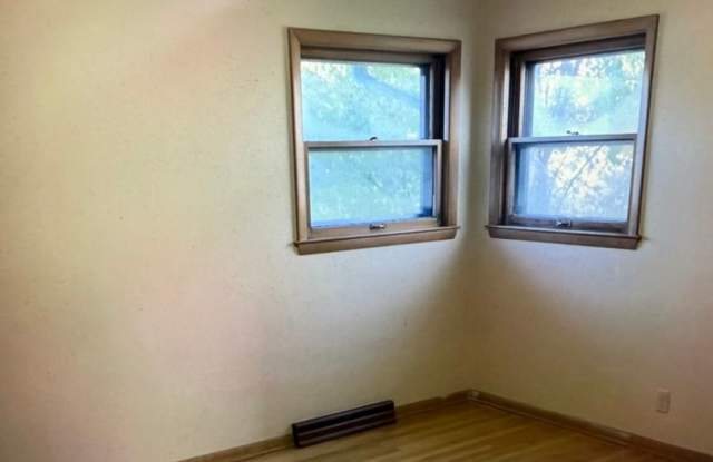 Awesome Location! 3-Bedroom, 1.5 Bathroom w/ Rec Room Single Family House - Ready by 11/15! Gallery 4
