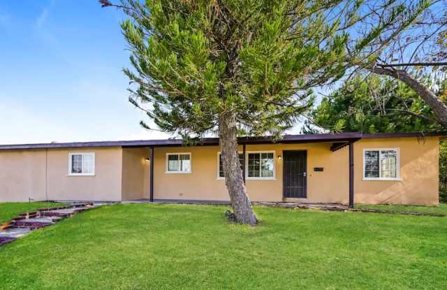 7532 Radford Ave photos photos