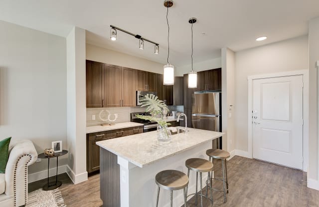35 West at Champions Circle Apartments Gallery 3