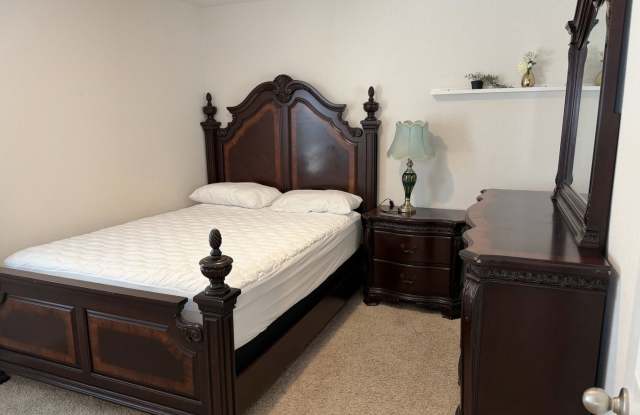 Room in 4 Bedroom Home in Georgetown Gallery 1
