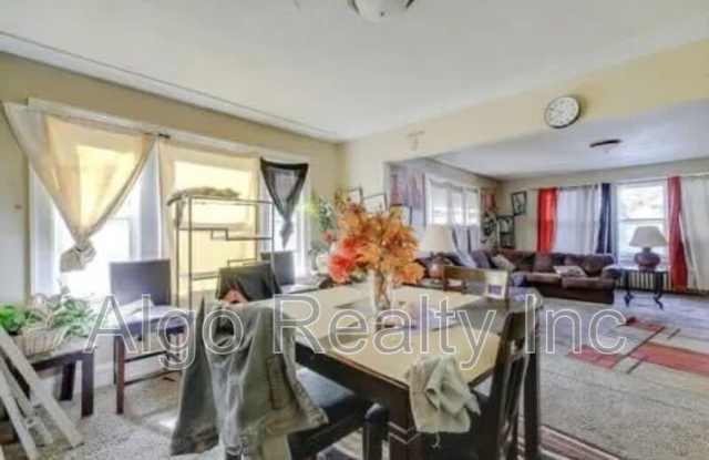 2646 Dupont Avenue North - 2 photos photos