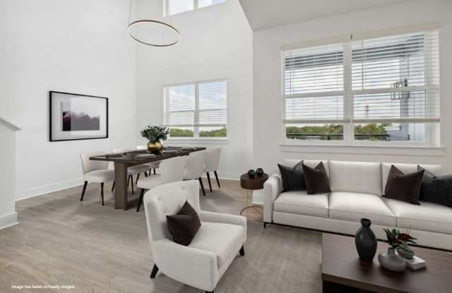 Five43 Apartments Gallery 4