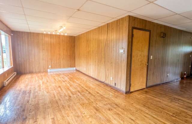 205 Center Street - A Gallery 3
