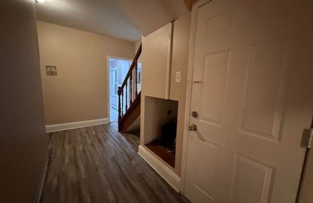 748 Trumbull St photos photos