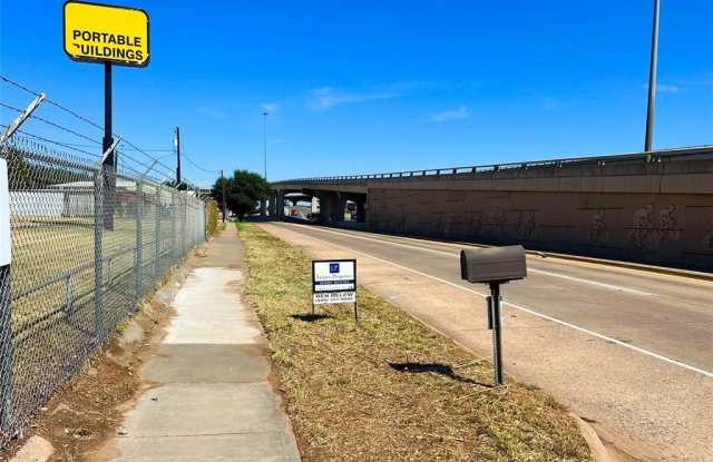 231 Central Freeway E photos photos