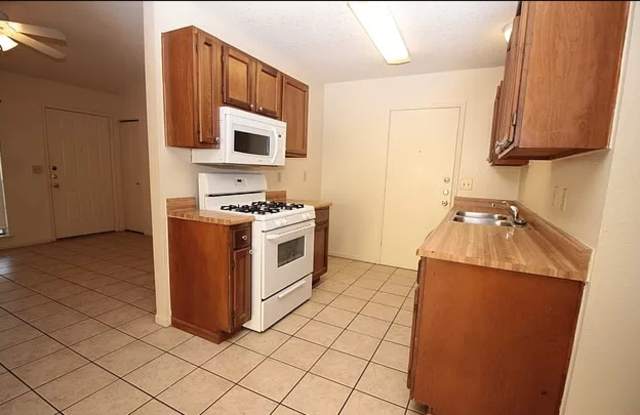 9617 Golden Bend Gallery 3