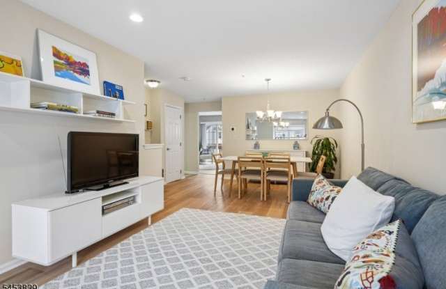 55 Greenbrook Dr Gallery 4