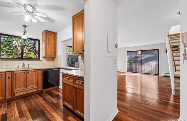 500 Central Park Avenue Gallery 4
