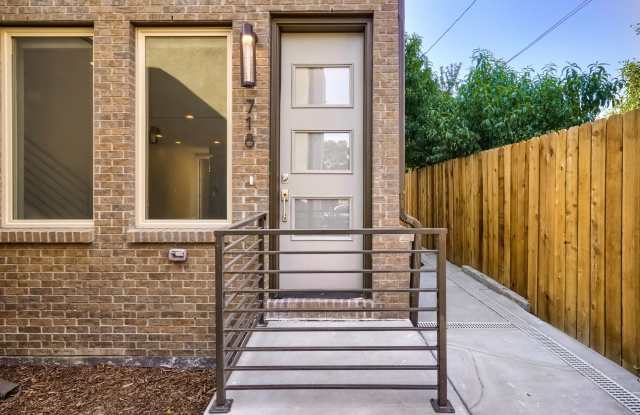 3 bedroom / 3.5 bath Townhome + 2 Large Flex Spaces & Spacious Roof Top Deck! Gallery 4