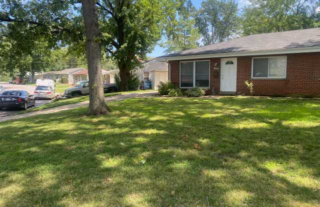 30 Woodlawn Drive - 30 Woodlawn Drive, St. Charles, MO 63301